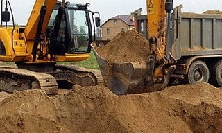 Выкопать яму экскаватором в Энгельс от 944 руб. - 2Землекопа-Энг