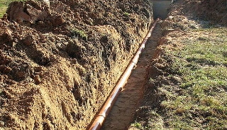 Копка траншей для водопровода в Энгельс: цена за метр от 944 руб.